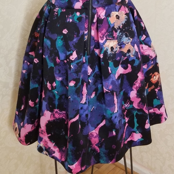 JUST... TAYLOR FLORAL DRESS - Picture 7 of 10